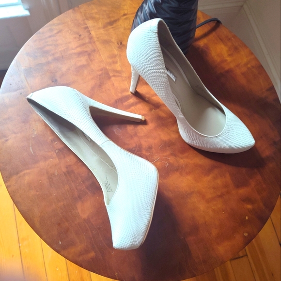 BCBGENERATION Parade sky high pump in faux white snake leather - Picture 2 of 6